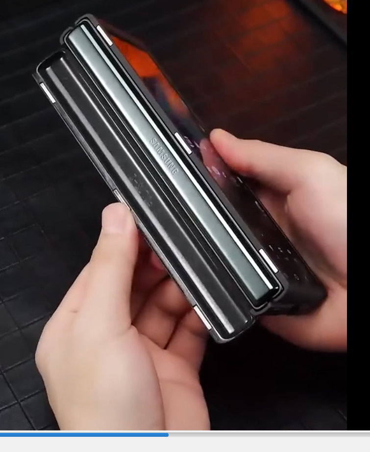 Magnetic Fold Case – AI Autofocus Protection with Kickstand