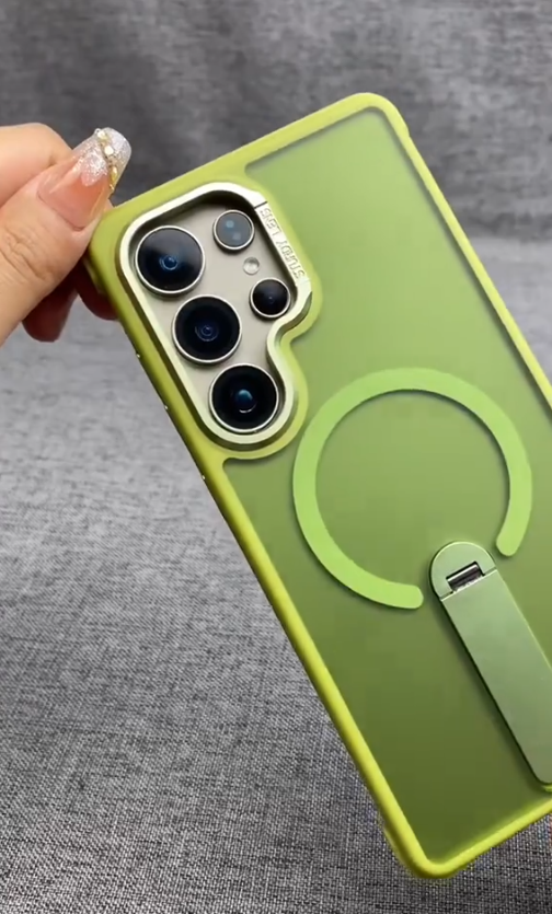 Professional MagSafe-Compatible Case with Integrated Kickstand