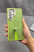 Professional MagSafe-Compatible Case with Integrated Kickstand