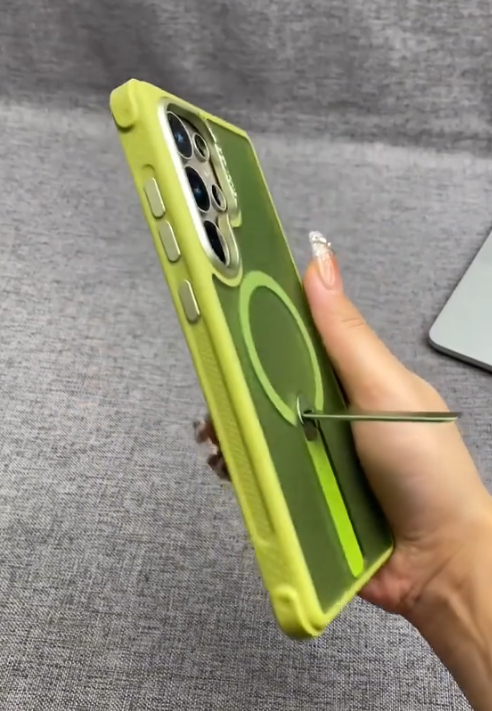 Professional MagSafe-Compatible Case with Integrated Kickstand