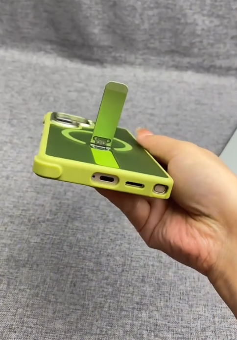 Professional MagSafe-Compatible Case with Integrated Kickstand