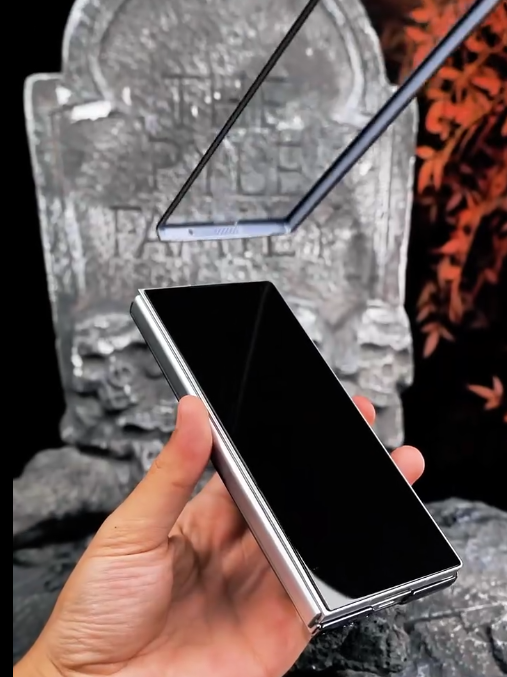 Carbon Texture and Electroplated Foldable Phone Case