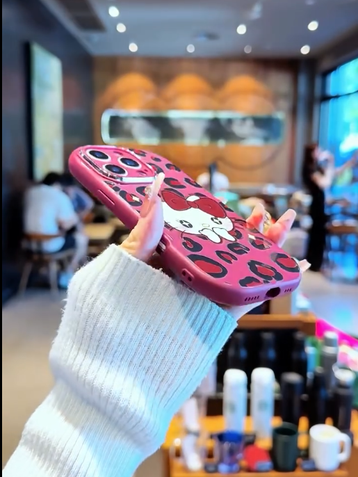iPhone - Hello Kitty phone case