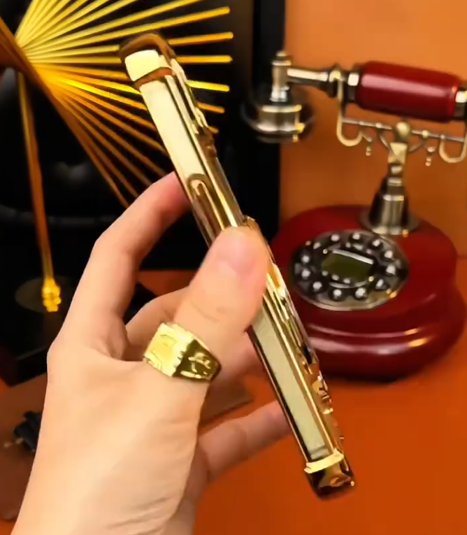 iPhone - Gold Turbine Kickstand Case