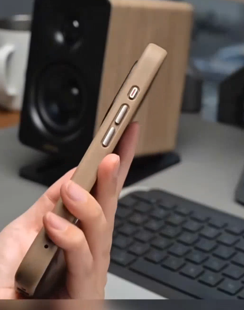 iPhone - Magnetic Phone Hidden Kickstand