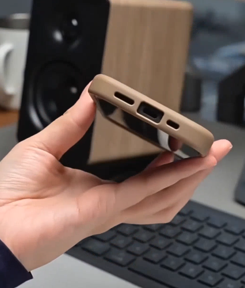 iPhone - Magnetic Phone Hidden Kickstand