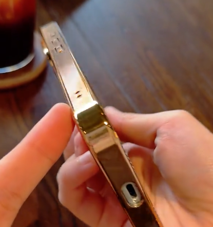 iPhone - Luxury Carbon Fiber Texture Case with Electroplated Gold